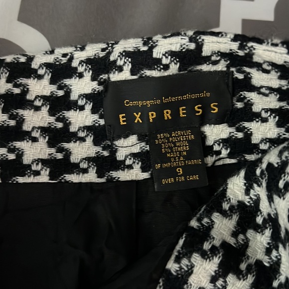 Express, Fully lined houndstooth skirt - Picture 2 of 4